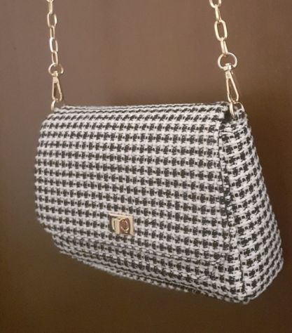 Pochette pied poule bianco e nero a 499 euro