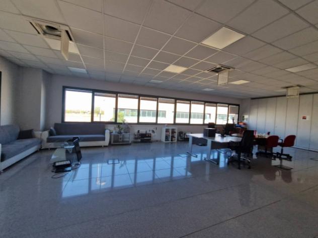 Immobile di 665 m² con più di 5 locali in affitto a Vanzago - Foto 5