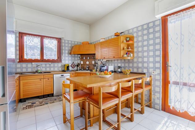 VILLA di 12 vani e di 250 mq (VIAREGGIO) rif. 672 - Foto 12