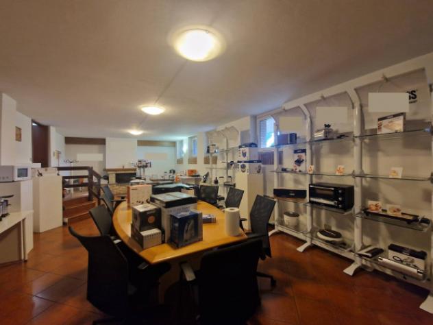 Immobile di 315 m² con più di 5 locali in affitto a Lainate - Foto 16