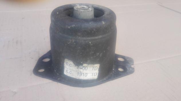 Supporto Motore DESTRO / DX Alfa 147 1.9 JTD anno 2003 - Foto 3