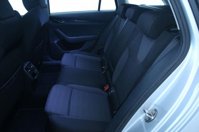 Škoda Octavia 2.0 TDI EVO EXECUTIVE DSG Full Led/ Parking Distance /Adaptive Cruise Control - Foto 8