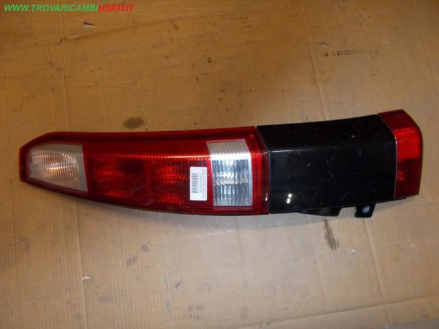 FANALE POST.D.(dal 01/2006) BOSSO BIANCO OPEL MERIVA (X03) 1.3 CDTI / 1.7 CDTI FAP / OPC  Parti elettriche  Fanaleria  Fanali  Fanale post. sx. OPEL -