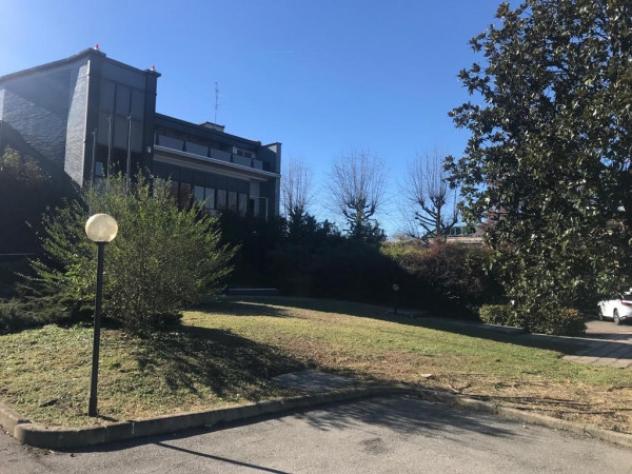 Immobile di 4600 m² con più di 5 locali in vendita a Cusano Milanino