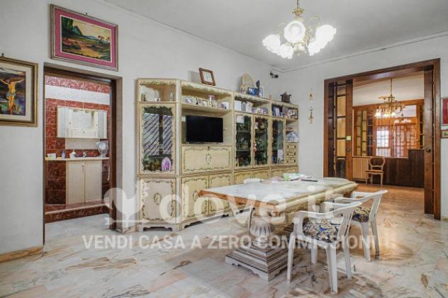 Casa indipendente di 200 m² con più di 5 locali in vendita a Leporano - Foto 4
