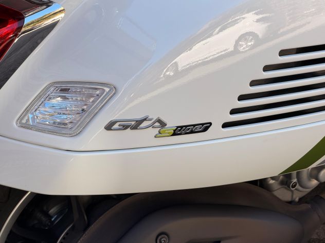 Piaggio Vespa GTS 310 Supertech - Foto 8