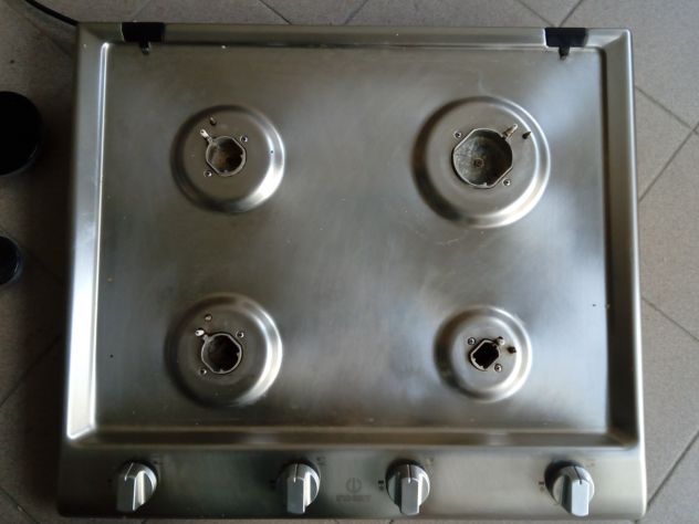 Piano cottura da incasso Indesit a gas 4 fuochi - Foto 2