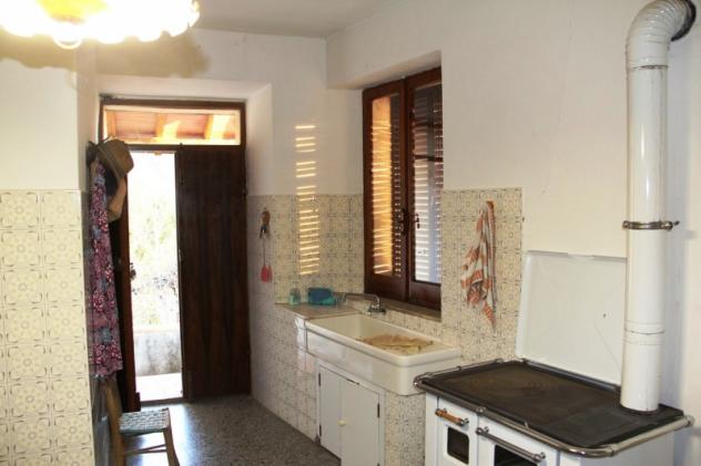 Baschi - casale con 6000 mq di terreno in vendita in posizione dominante e panoramica - Foto 4