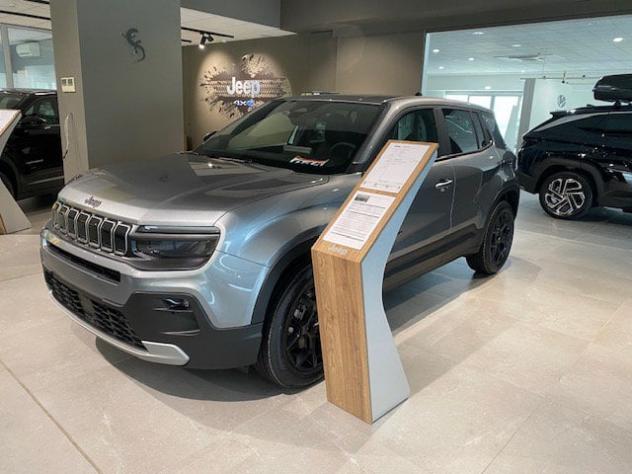 Jeep Avenger e-Hybrid 1.2 MHEV e-Hybrid Turbo Black Edition - Foto 3
