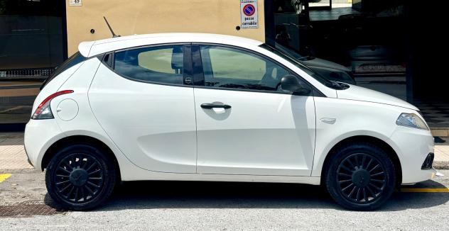 Lancia Ypsilon 1.0 FireFly 5 porte S&S Hybrid Ecochic Silver - Foto 2
