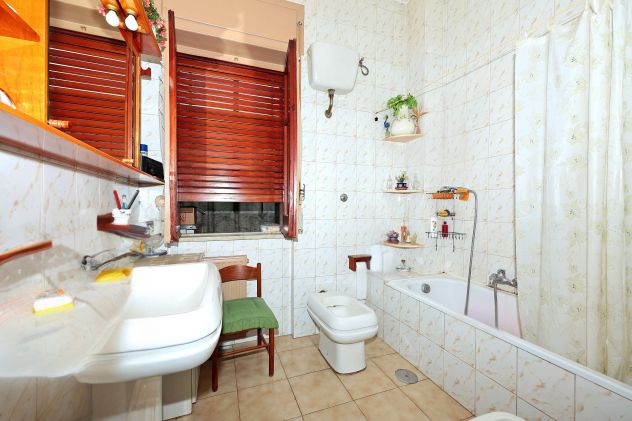 APPARTAMENTO SEMICENTRALE - Foto 9
