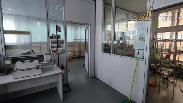 CAPANNONE CON UFFICI E SHOWROOM IN VENDITA A BRUGHERIO - Foto 13