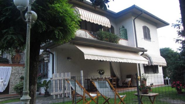 Villa di mq 350 .
Composta da due abitazioni che si vendono in blocco
Nel verde e ben esposta al sole
Poco distante dal centro - Foto 12