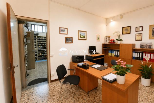 CASA INDIPENDENTE di 7 vani e di 328 mq (MONTEBELLUNA) rif. PE8 - Foto 3