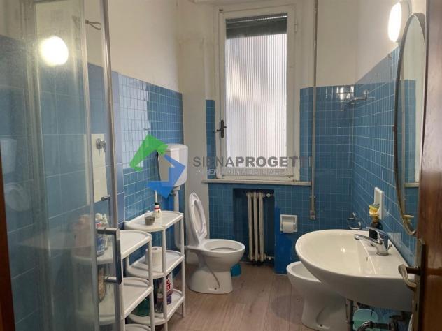 Viale Mazzini, grande appartamento con ingresso al piano terreno con posto auto e terrazzo esclusivo. . - Foto 11