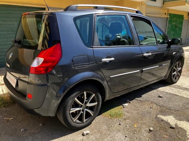 Renault Scenic Grand Scic 1.9 dCi 130CV Serie Speciale Dynamique - Foto 8