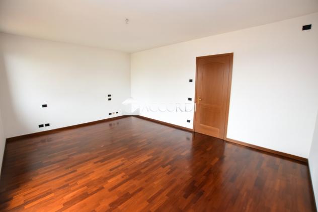 VILLA A SCHIERA di 4 vani e di 252 mq (CAERANO DI SAN MARCO) rif. CM5_1 - Foto 13