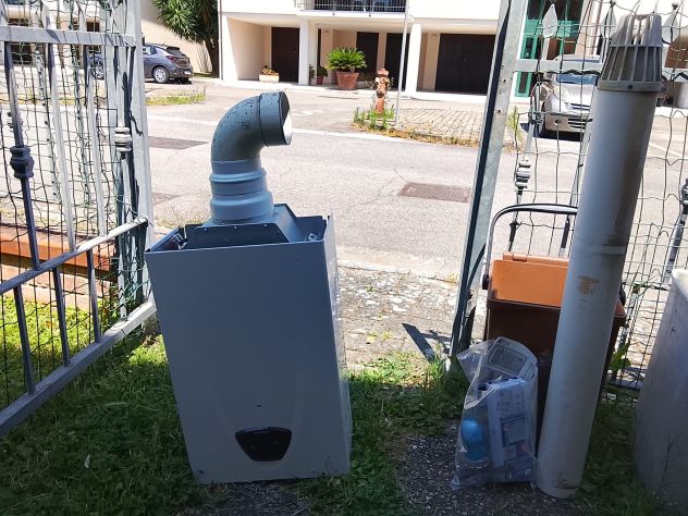 Scaldabagno ARISTON 50Lt Nuovo 310 € Piano cottura CANDY usato 60 €
