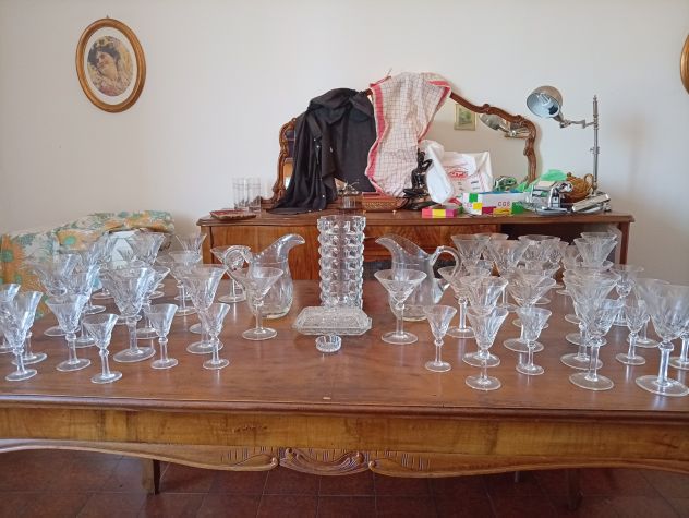 Vendo pregiato servizio di cristalli d'epoca.