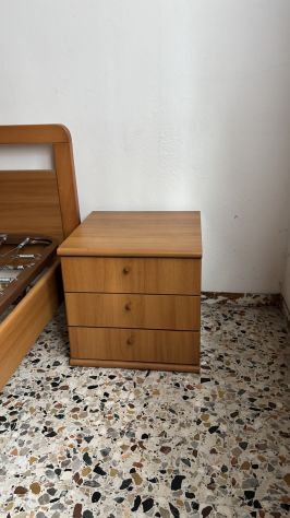 Letto matrimoniale con 2 comodini abbinati - Foto 6