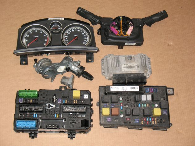 0261S05209 ECU KIT OPEL ZAFIRA METANO 1.6 ME7.6.4 0261S05209 55575951 13268286