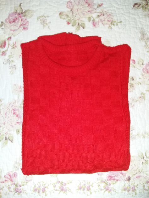 Maglione rosso di cotone (vedere fotografie per misure varie).
