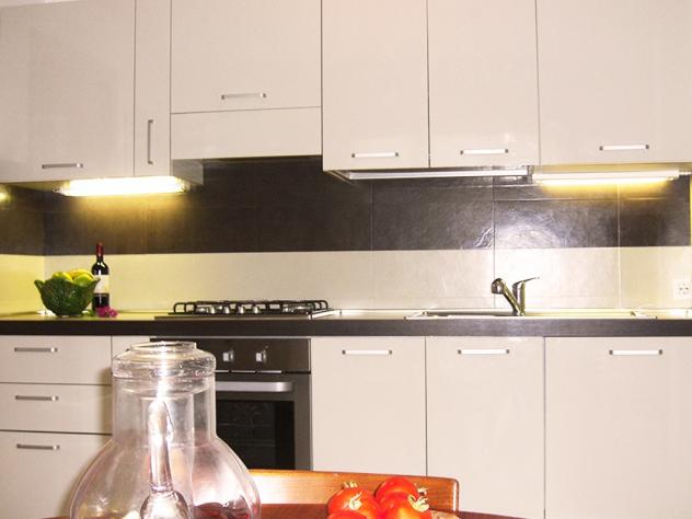 Appartamento al primo piano ed ultimo , con ingresso indipendente . - Foto 12