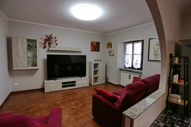 Elegante quadrilocale con box in una suggestiva località di San Giovanni Bianco - Foto 4