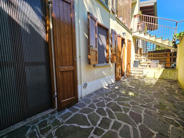 Ampio trilocale/quadrilocale con giardino privato e box - Foto 7