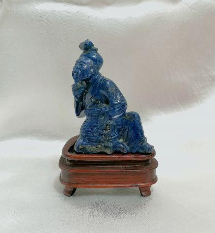 BELLISSIMA ANTICA PICCOLA SCULTURA IN AUTENTICO LAPISLAZZULO, CINA, INIZIO 1900.