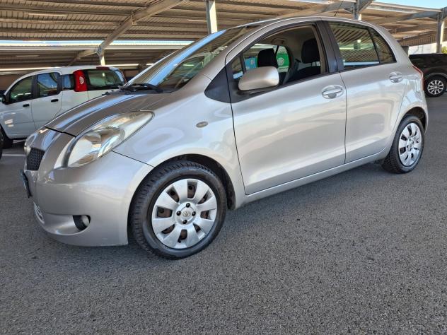 Toyota Yaris 1.3 BENZINA-OK NEOPATENTATI. - Foto 2