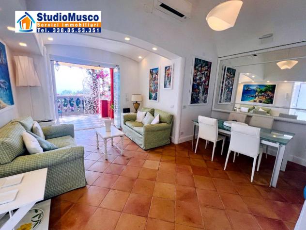 StudioMusco vende a Capri, in via Camerelle, la più prestigiosa strada dello shopping, introvabile appartamento con terrazzo a livello e vista panoram - Foto 15