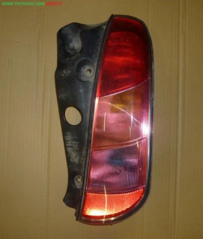 FANALE POST.D. LANCIA YPSILON (843-TE/TI)  Parti elettriche  Fanaleria  Fanali  Fanale est. post. d LANCIA - YPSILON - 01-07-2003 - 01-12-2011