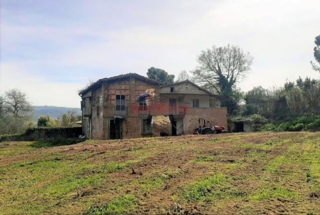 Orvieto - Vendesi Casale da ristrutturare con 1,5 ha di terreno nelle immediate vicinanze di Orvieto