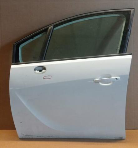 PORTA ANT. SX BIANCA C/A.El. e S (1 Bullo) 999-U1296415 Carrozzeria  Lamierati esterni  Porte  Porta ant. sx. OPEL - MERIVA B - 01-06-2010 - 01-02-201