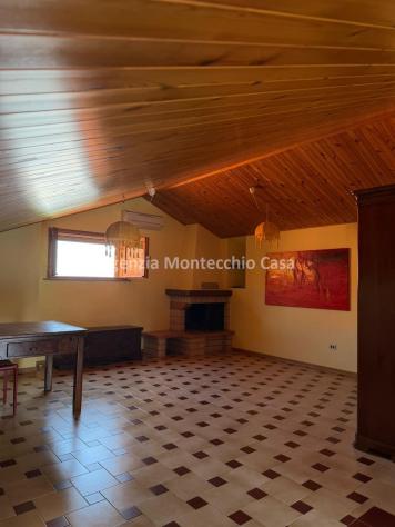 Appartamento con mansarda, garage e giardino esclusivo. - Foto 13