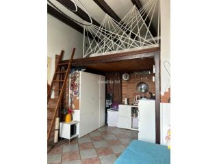 Bilocale di 47 mq con terrazzo, balcone e aria condizionata sul Naviglio Grande