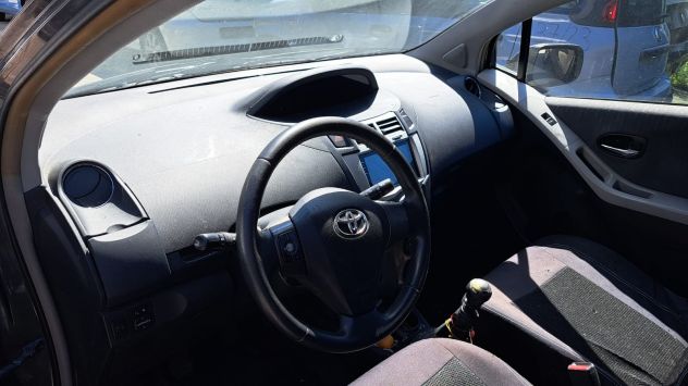 Ricambi vari Toyota Yaris 1.3 benzina del 2010 - Foto 7