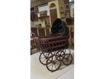 Carrozzina giocattolo e decorativa stile vintage
