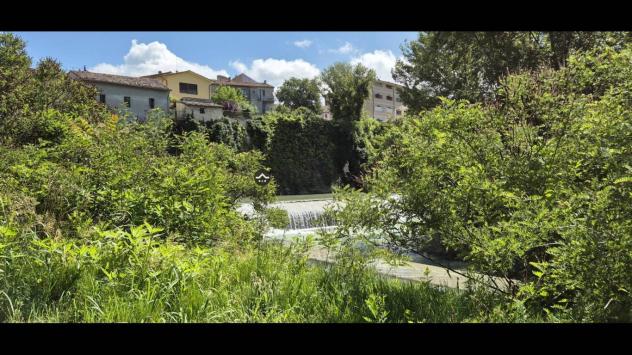 Fossombrone in zona centralissima, riservata e tranquilla proponiamo in vendita casa indipendente cielo-terra con ampia corte esclusiva, una vera oas - Foto 8
