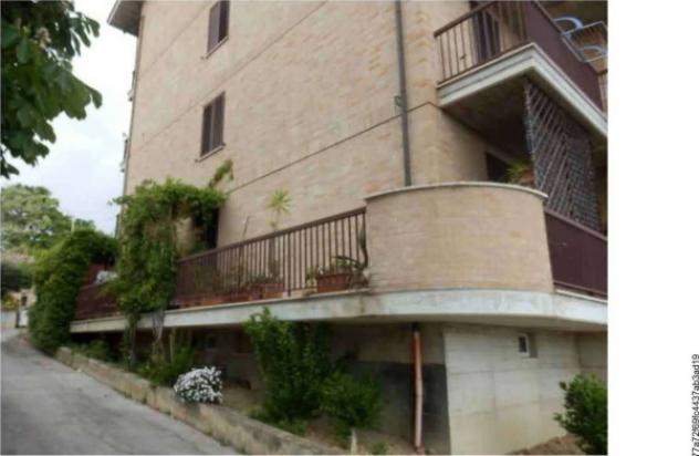 Immobile in asta di 123 m² con più di 5 locali e box auto in vendita a Monte San Giusto - Foto 2