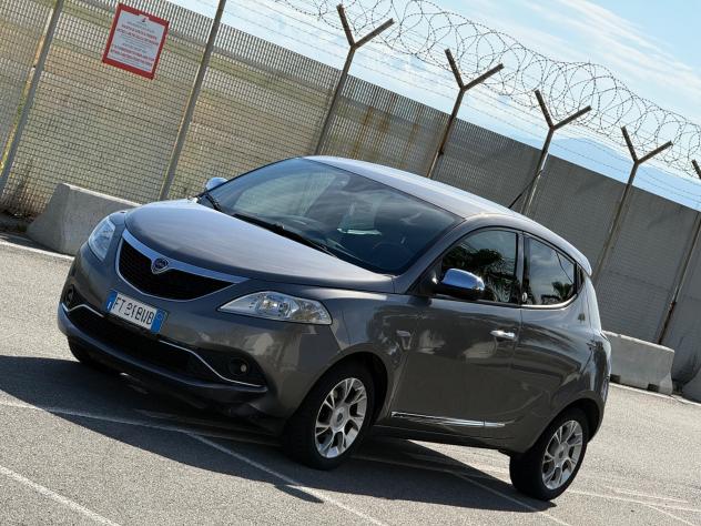Lancia Ypsilon 1.2 69 CV-GPL-PERMUTABILE - Foto 8