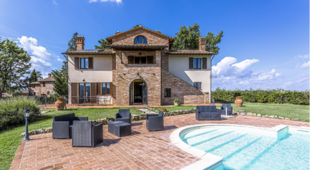 Castiglione del Lago vendesi villa 15 vani 750 Mq