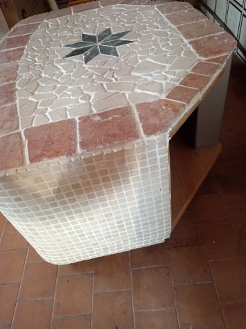 Tavolino in legno ricoperto in Mosaico con rotelle84x63x42 - Foto 4