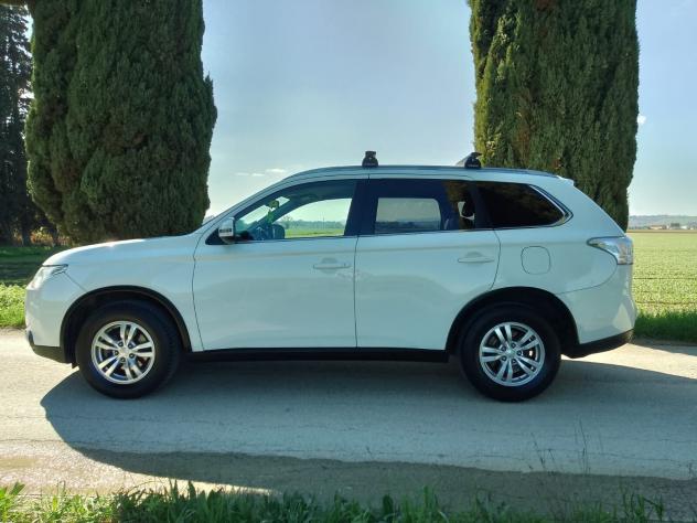 Mitsubishi Outlander 2.2 DI-D 4WD Intense - Foto 2