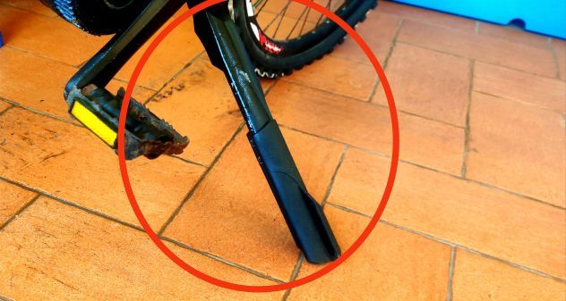 SPEDIZIONE GRATUITA = Cavalletto Ursus a scatto (molla) e-bike 31 cm usato - Foto 3