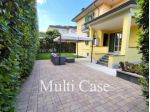 LIDO DI CAMAIORE – ELEGANTE VILLA BIFAMILIARE A SOLI 500 METRI DAL MARE