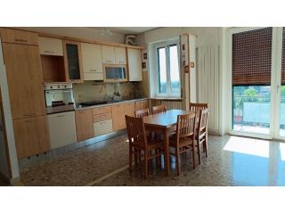 Trilocale ristrutturato con ampio balcone 750euro