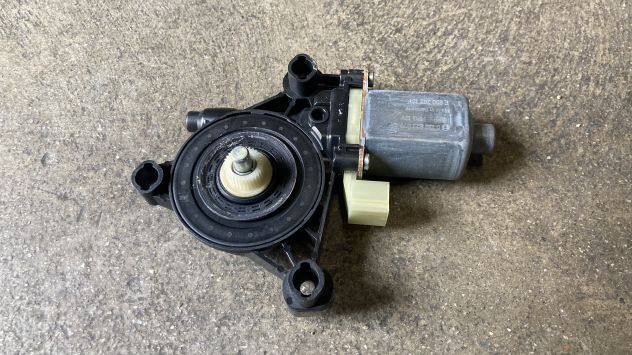 Motorino alzacristallo anteriore SX Volkswagen Golf 7 del 2018 (5Q0959801C)