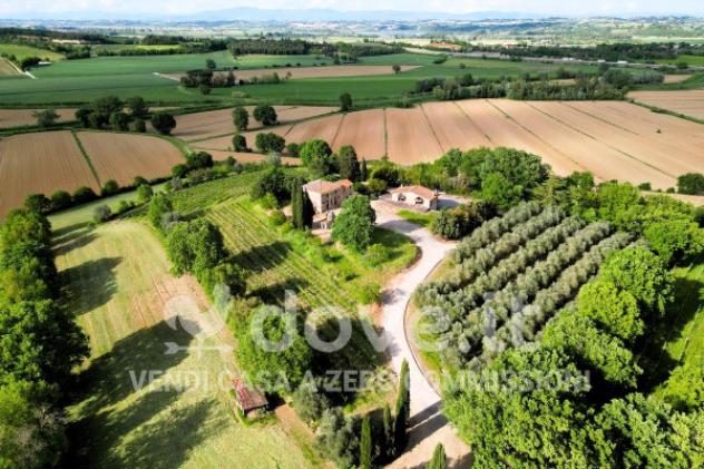 Rustico / Casale di 300 m² con più di 5 locali e box auto in vendita a Montepulciano - Foto 11